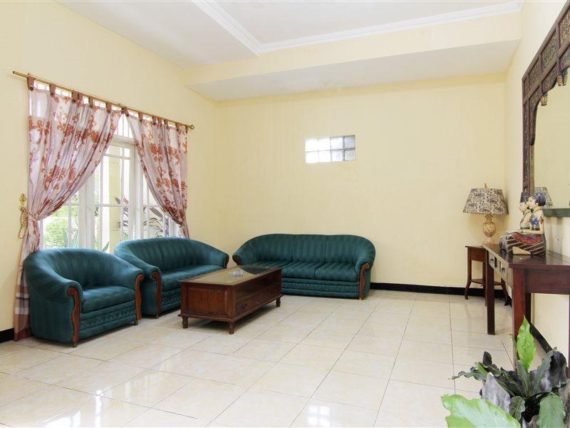 Jj House Gejayan Hotel Kejayan Exterior photo